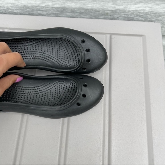 CROCS Kadee Ballet Flats Black Slip On Shoes Cutout Detaild Size 7 Women’s - Picture 6 of 9